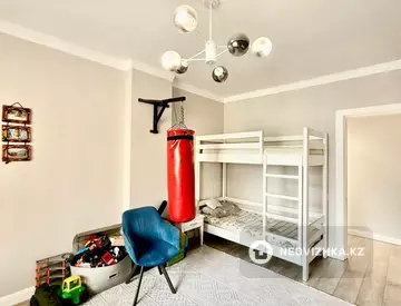 3-комнатная квартира, этаж 3 из 5, 104 м²
