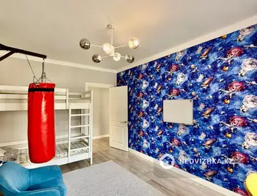 3-комнатная квартира, этаж 3 из 5, 104 м²