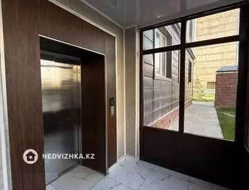4-комнатная квартира, этаж 9 из 10, 114 м²
