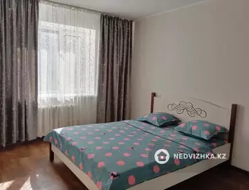 2-комнатная квартира, этаж 8 из 10, 100 м², Посуточно