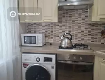 2-комнатная квартира, этаж 2 из 5, 43 м², На длительный срок