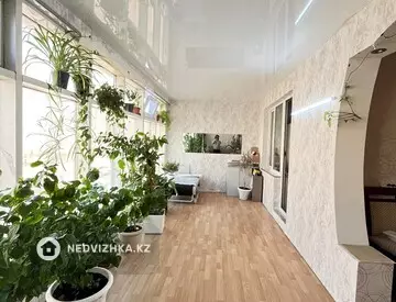 2-комнатная квартира, этаж 2 из 10, 100 м²
