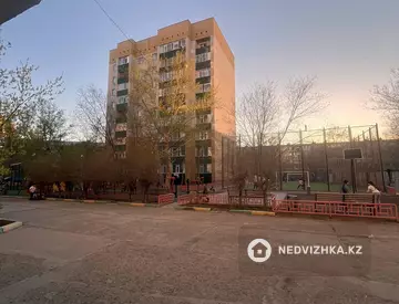4-комнатная квартира, этаж 3 из 10, 100 м²