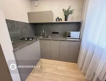 2-комнатная квартира, этаж 2 из 12, 69 м², Посуточно