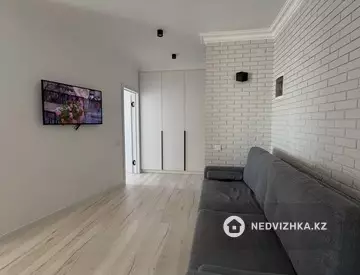 2-комнатная квартира, этаж 10 из 17, 71 м², Посуточно