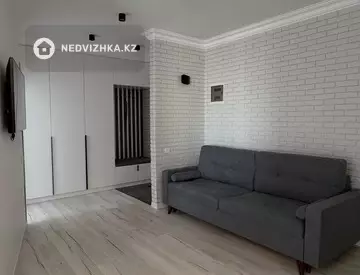 2-комнатная квартира, этаж 10 из 17, 71 м², Посуточно