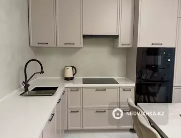 3-комнатная квартира, этаж 11 из 12, 101 м², Посуточно
