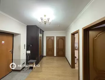3-комнатная квартира, этаж 4 из 10, 90 м²