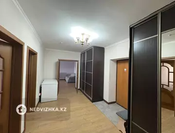 3-комнатная квартира, этаж 4 из 10, 90 м²