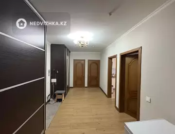 3-комнатная квартира, этаж 4 из 10, 90 м²