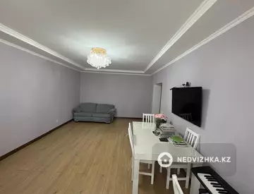 3-комнатная квартира, этаж 4 из 10, 90 м²