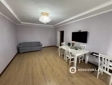 3-комнатная квартира, этаж 4 из 10, 90 м²