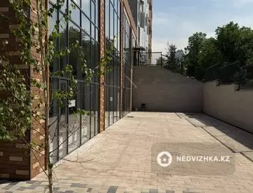 Помещение, этаж 1 из 3, 500 м², На длительный срок