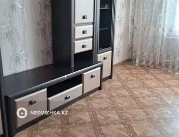 3-комнатная квартира, этаж 8 из 10, 65 м²