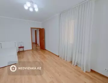 2-комнатная квартира, этаж 3 из 12, 70 м²