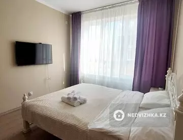 1-комнатная квартира, этаж 5 из 17, 38 м², Посуточно
