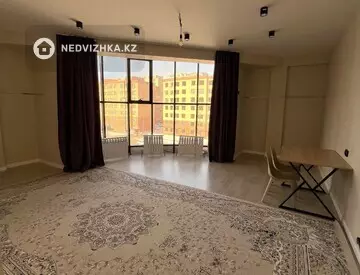 3-комнатная квартира, этаж 4 из 10, 132 м²