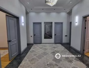 4-комнатная квартира, этаж 1 из 10, 164 м²