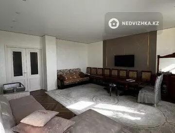 4-комнатная квартира, этаж 8 из 15, 170 м²