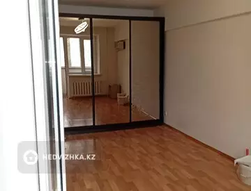 1-комнатная квартира, этаж 4 из 5, 37 м²