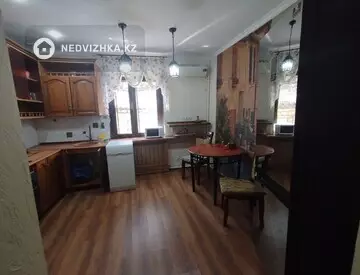 2-комнатная квартира, этаж 1 из 2, 69 м², Посуточно