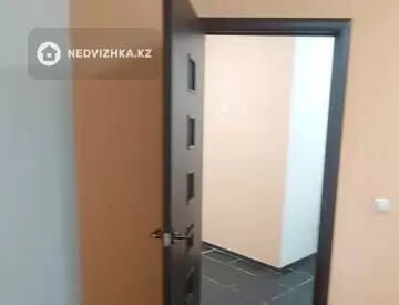Помещение, этаж 1 из 8, В жилом доме, 37 м²