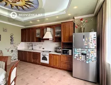 4-комнатная квартира, этаж 7 из 8, 170 м²