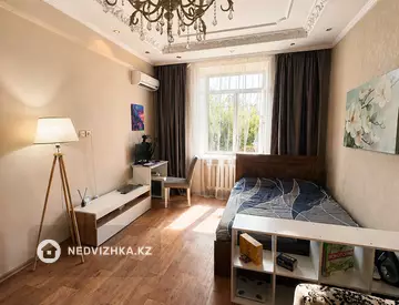 1-комнатная квартира, этаж 4 из 4, 38 м²