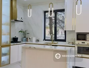 5-комнатный дом, 4 соток, 235 м²