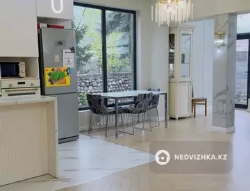 5-комнатный дом, 4 соток, 235 м²