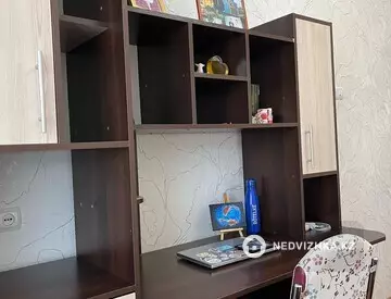 4-комнатная квартира, этаж 4 из 5, 80 м²