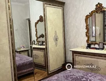 4-комнатная квартира, этаж 4 из 5, 80 м²