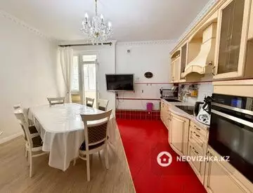 4-комнатная квартира, этаж 5 из 14, 139 м²