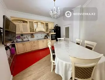 4-комнатная квартира, этаж 5 из 14, 139 м²