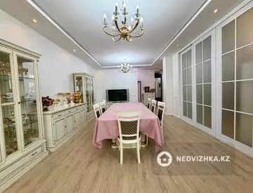 4-комнатная квартира, этаж 5 из 14, 139 м²