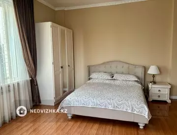 4-комнатная квартира, этаж 6 из 17, 171 м²
