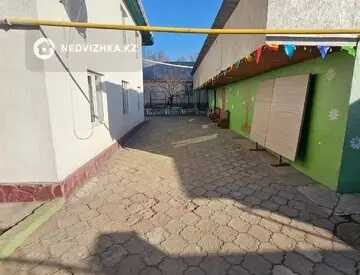 9-комнатный дом, 4.4 соток, 240 м²
