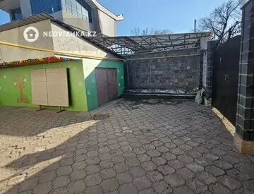 9-комнатный дом, 4.4 соток, 240 м²