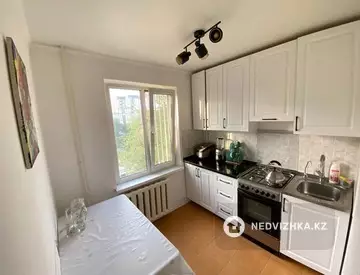 3-комнатная квартира, этаж 4 из 5, 65 м²