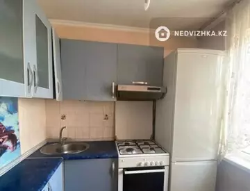 3-комнатная квартира, этаж 4 из 4, 60 м², На длительный срок