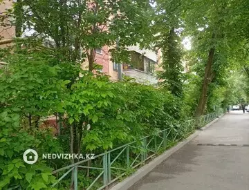 3-комнатная квартира, этаж 4 из 4, 60 м², На длительный срок