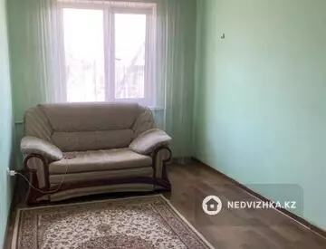 3-комнатная квартира, этаж 4 из 4, 60 м², На длительный срок