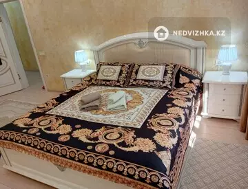 3-комнатная квартира, этаж 4 из 4, 85 м², Посуточно