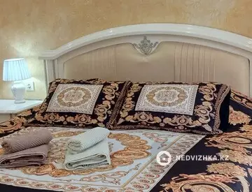 3-комнатная квартира, этаж 4 из 4, 85 м², Посуточно