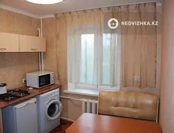 1-комнатная квартира, этаж 3 из 3, 33 м², Посуточно