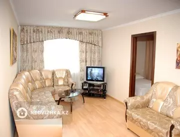 2-комнатная квартира, этаж 3 из 4, 43 м², Посуточно