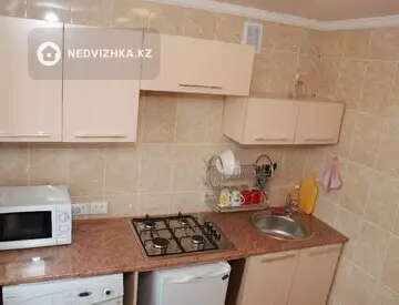2-комнатная квартира, этаж 3 из 3, 43 м², Посуточно