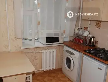 1-комнатная квартира, этаж 2 из 4, 33 м², Посуточно