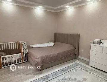 1-комнатная квартира, этаж 4 из 10, 42 м²