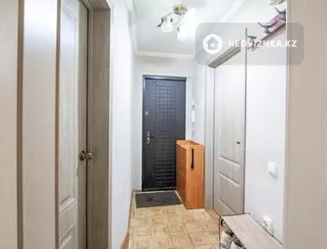 3-комнатная квартира, этаж 1 из 5, 64 м², На длительный срок